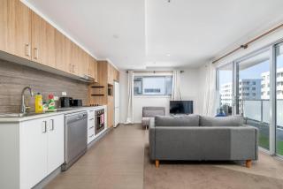 Chic 1-Bedroom Retreat in Greenway - Tuggeranong - 9