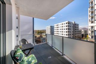 Chic 1-Bedroom Retreat in Greenway - Tuggeranong - 6