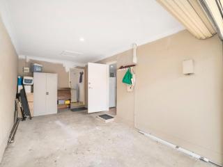 Salt-Air Serenity -Stylish 1-Bed - Redcliffe - 5