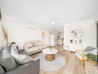Salt-Air Serenity -Stylish 1-Bed - Redcliffe - 6