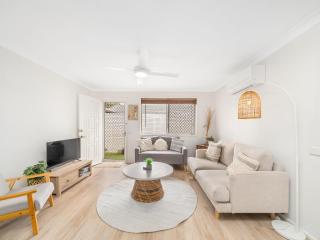 Salt-Air Serenity -Stylish 1-Bed - Redcliffe - 7