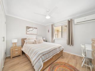 Salt-Air Serenity -Stylish 1-Bed - Redcliffe - 9