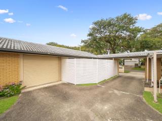 Salt-Air Serenity -Stylish 1-Bed - Redcliffe - 3