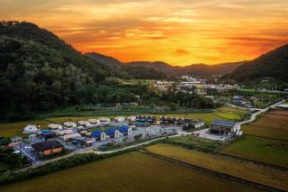 Gapyeong Dogland Dog Caravan Glamping - Mŏk-kol - 9