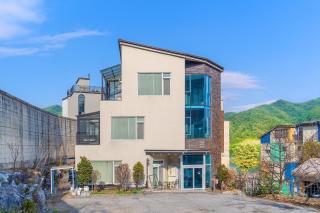 Nami Island Koi Pension - 7