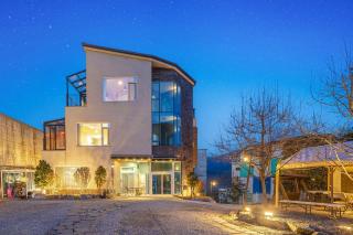 Nami Island Koi Pension - 5