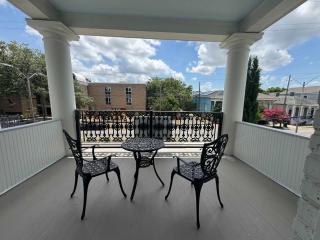 Stunning 2-Bedroom Garden District Newly Renovated - 9