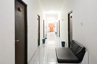 RedDoorz at Omah Joyo Solo Inn - 8