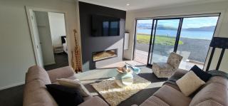 Kakianau Retreat, Luxury Waterfront Unit A - Portobello - 9
