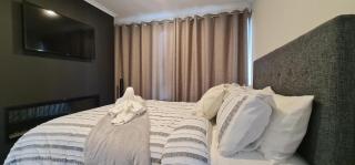 Kakianau Retreat, Luxury Waterfront Unit A - Portobello - 2