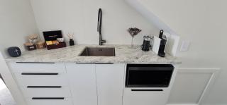 Kakianau Retreat, Luxury Waterfront Apartments - 2