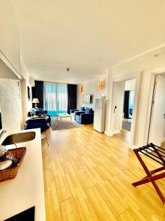 Luxury Batumi Hotel - 4