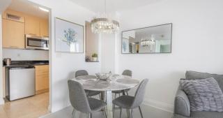 Modern Condo by the Beach, Free Water Taxi! - Fort Lauderdale - 2