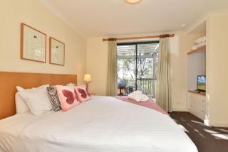 Private 1bdr Villa Champagne located within Cypress Lakes Resort - Pokolbin - 4