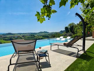 Casa Profumi di Barbera - Infinity Pool, Luxurious bedrooms and Historic Charm - 7