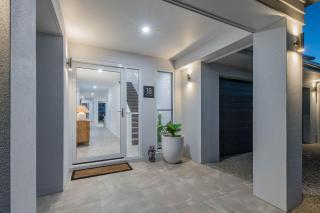 Cove 18 - Luxury beach house - Airlie Beach - 5