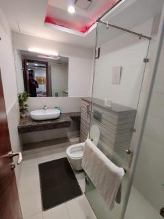 luxurious 2bhk soundproof in gold crest mall - Lahore - 2