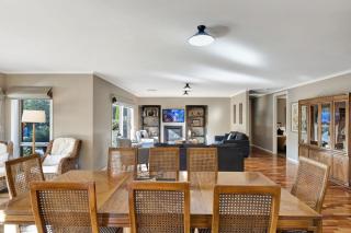 Collins Retreat - 4 Bedroom home with Pool - Bright - 1