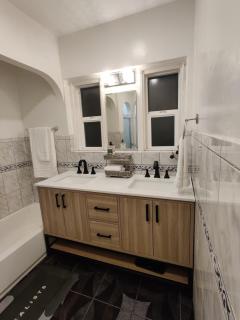 sofi intuit cozy home free parking queen beds - Inglewood - 4