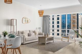 Superb Marina Views I Sleeps 5 - 6