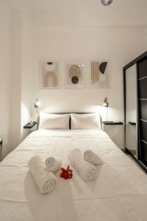 Urban Harbor Getaway - 0