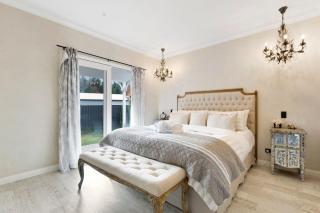 Collins Cottage - Luxury Accommodation - Bright - 1