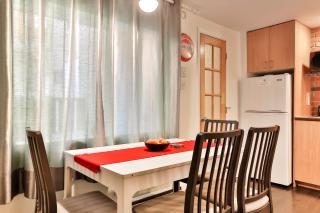 100 METERS to METRO BEAUDRY - FULL APARTMENTS - 1 minute walk to the FAMOUS ST CATHERINE STREET - FAST WIFI - WASHER & DRYER ON SITE - Montcalm units - 5