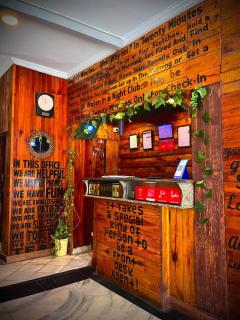 COZY NEST Homestay & Rooftop Cafe - Agra - 2