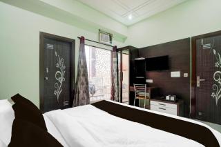 Hotel O A 1 Residency - Noida - 8