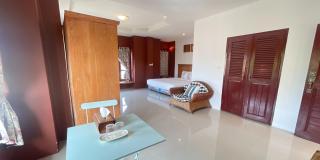 Yellow Tique Hotel - 6