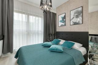 Hallera Chic Apartment for 4 Guests with Balcony & Parking Gdańsk by Noclegi Renters - Danzig - 9