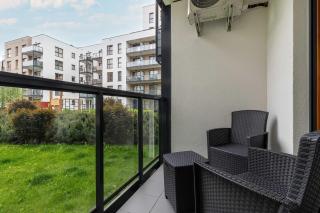 Hallera Chic Apartment for 4 Guests with Balcony & Parking Gdańsk by Noclegi Renters - Danzig - 8