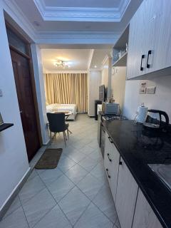 Pamoja stays - Modern studio near transit with balcony and workspace - - 6