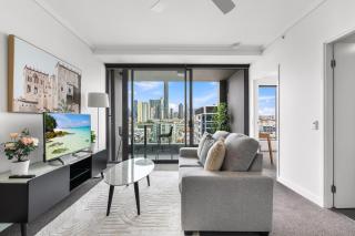 Chic 1 Bed Inner-City Retreat with Pool and Views - Brisbane - 0