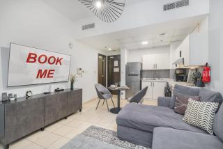 Pleasing 1-Bedroom for 4 in JVC for Relaxing Getaway - Dubai - 9