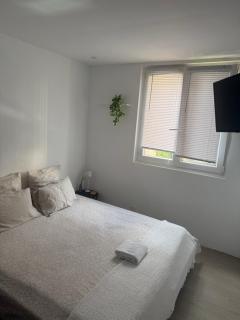 Privât Room In private security residence with free parking, 1 minute from tramway, 9 minutes from de center, accessible all transports - Nizza - 0