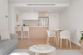 Modern Kirra Beach Escape - Walk to Everything - Gold Coast - 5