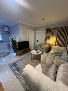 شقة حديثة تقع بالقرب من البوليفارد والاماكن التجارية والسياحية خلف الهارتيز والغنيم اسكوير - 5