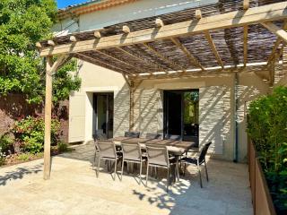 Gîtes Amour de Provence - Piscine et jardin - 5