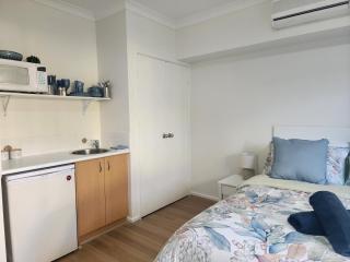 Apollo Quays Resort Studio apartment with Kitchenette and shared jetty - Mandurah - 6