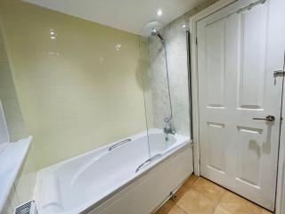 Free parking with spacious double bedrooms near Abby Wood for Elizabeth Line and Network Rail - Abbey Wood - 2