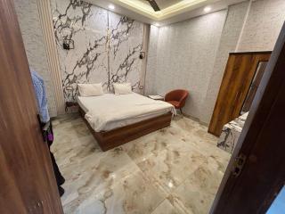 Hotel O Faridabad Railway Station Formerly Hotel Royals Paradaise - Faridabad - 7