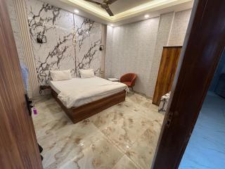 Hotel O Faridabad Railway Station Formerly Hotel Royals Paradaise - Faridabad - 6