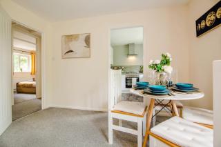 Central Blue Haven Retreat Free Parking 8ppl! - - 1