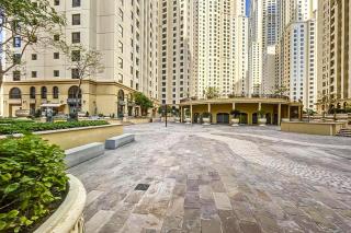 Livbnb-Upgraded 3BR plus Maid's Room, near Five Lux - Dubai - 3