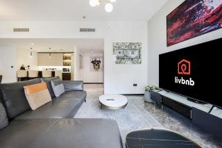 Livbnb-Upgraded 3BR plus Maid's Room, near Five Lux - Dubai - 2
