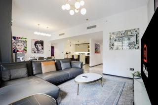 Livbnb-Upgraded 3BR plus Maid's Room, near Five Lux - Dubai - 1