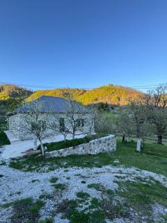 LOPATE mountain stone house - - 0
