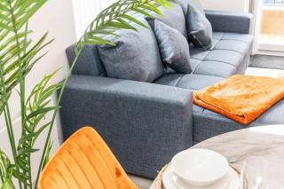 Inviting and modern 2 BR apartment walk to centre - Belfast - 7