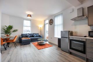 Inviting and modern 2 BR apartment walk to centre - Belfast - 6